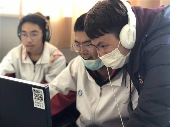 记我校高二学生创新实践学习16.webp.jpg