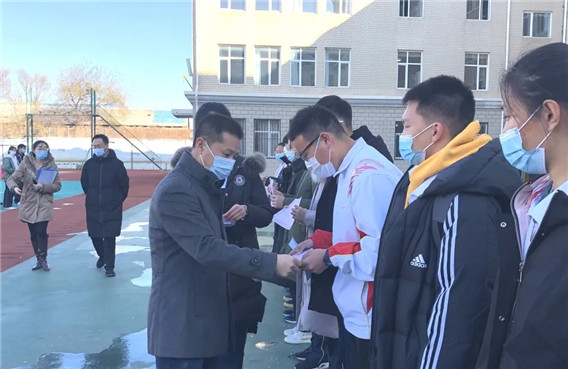 记我校高二学生创新实践学习38.webp.jpg