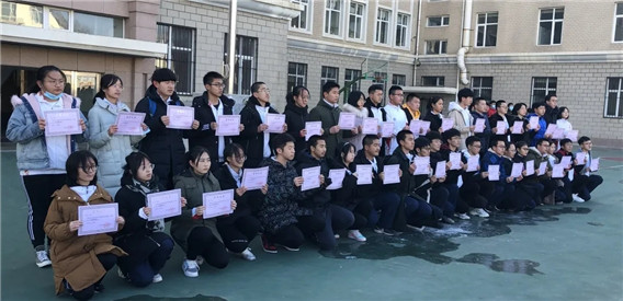 记我校高二学生创新实践学习40.webp.jpg