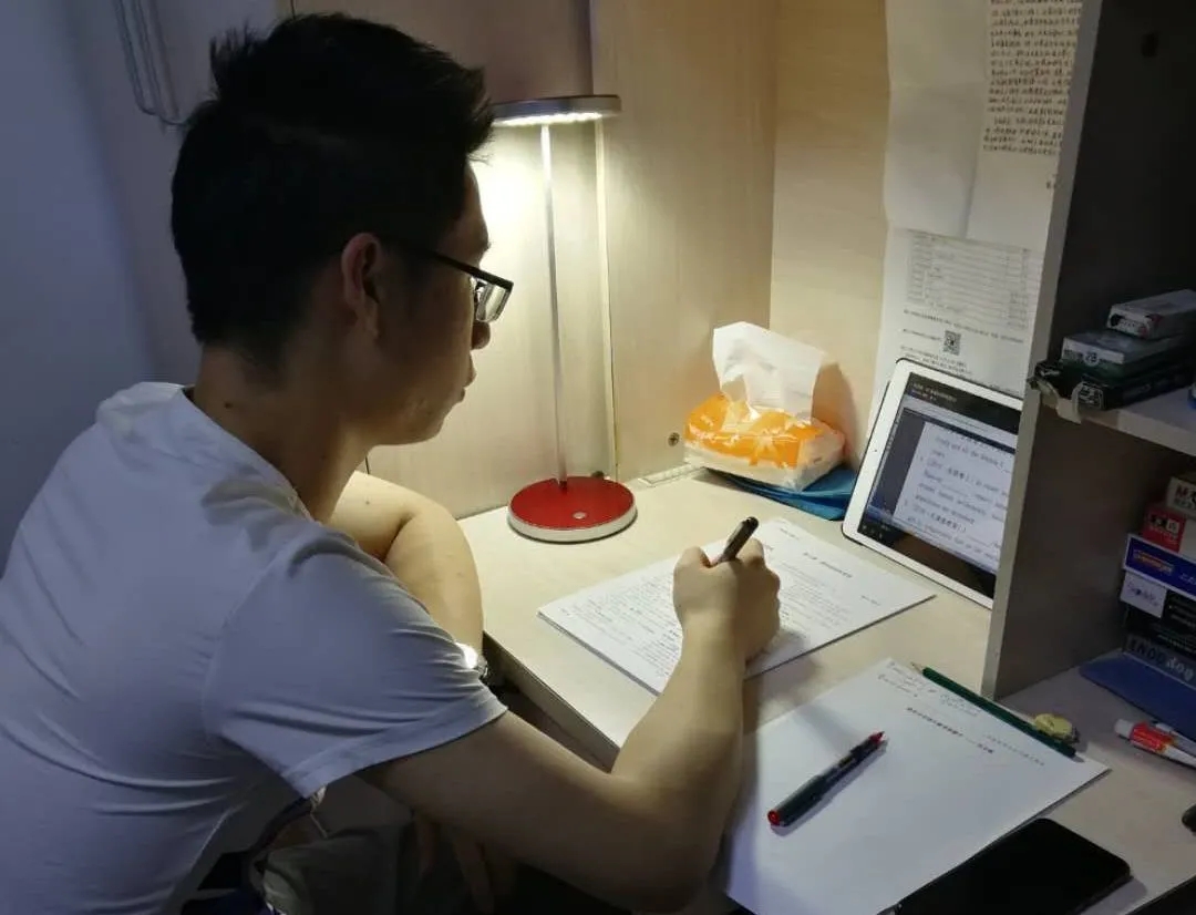 【停课不停学】你，今天直播了吗？你，今天上直播课了吗？29.webp.jpg