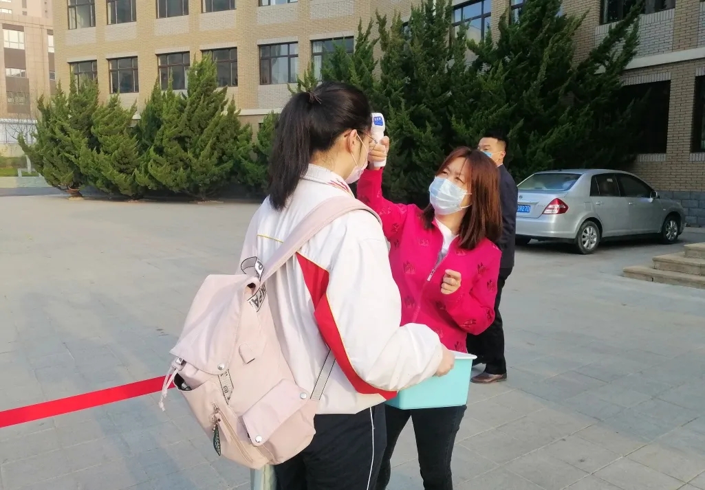 高三的同学们回归了2.webp.jpg