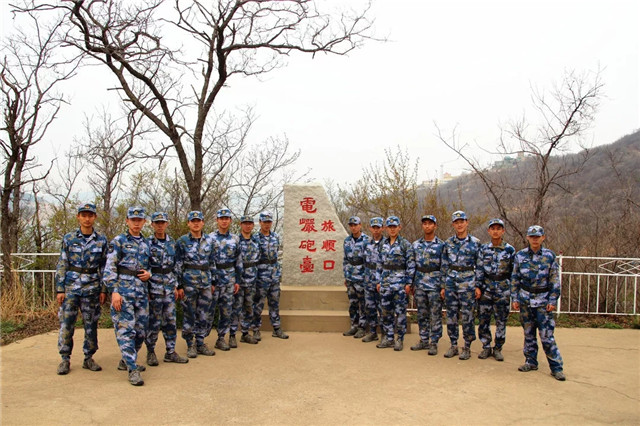 辽宁海军青少年航空学校学子献礼人民海军70华诞11.webp.jpg