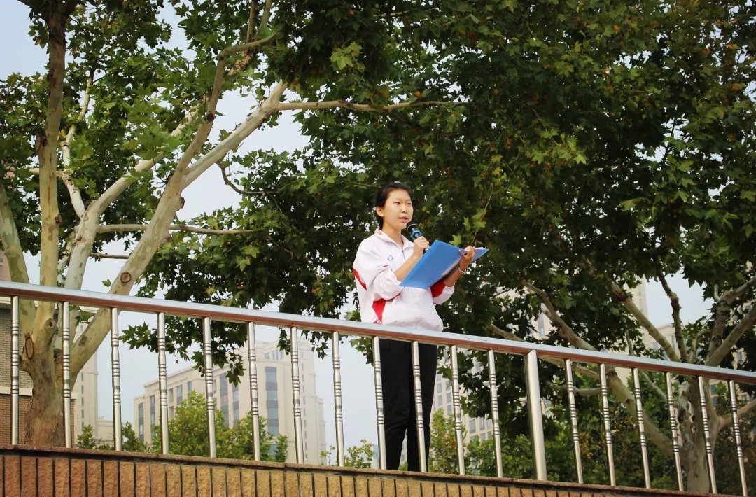 让诚信在我们的心中扎根1.webp.jpg