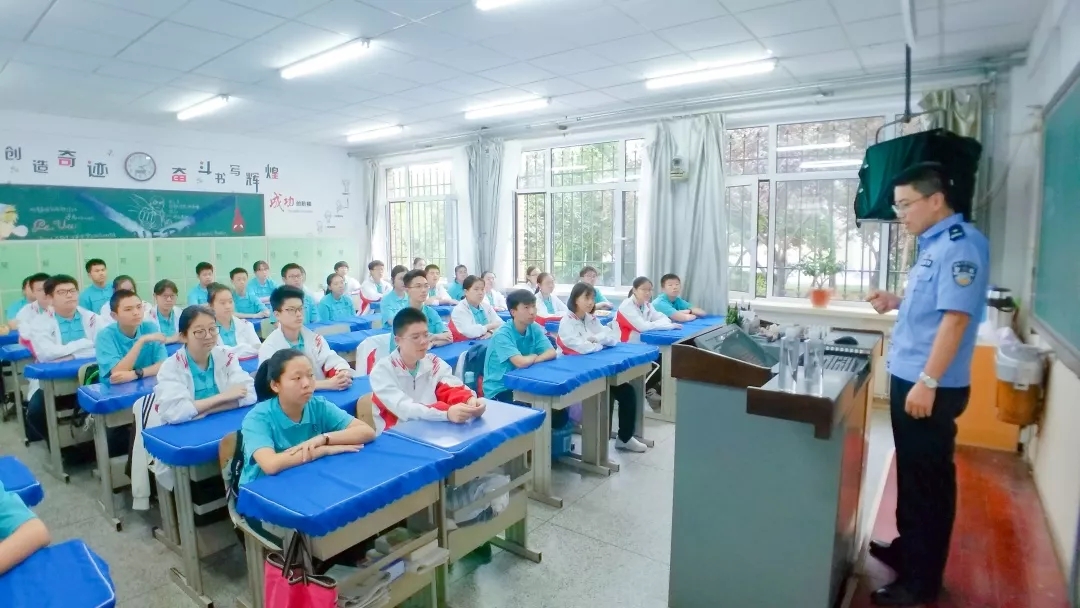校园日主题教育活动6.webp.jpg