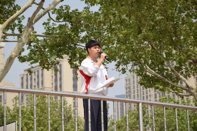 用思辩精神做人1.webp.jpg