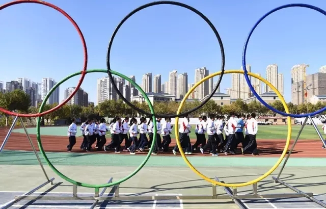 我校今日启动2016年“阳光体育冬季长跑2.webp.jpg