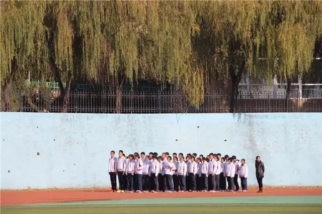 我校今日启动2016年“阳光体育冬季长跑4.webp.jpg