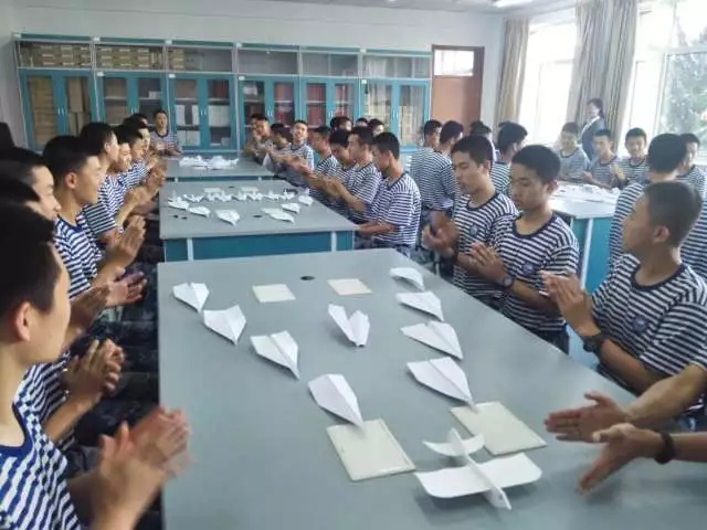 大连“纸飞机第一人”高佩德老师5.webp.jpg
